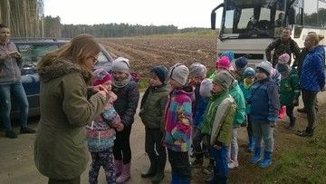 Przedszkolaki w akcji sadzenia drzew pod hasłem 1000 drzew na minutę, 26.04.2017r. 